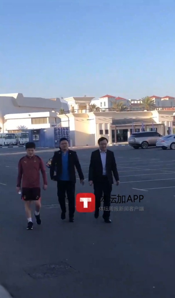 馬德興:迪拜領(lǐng)事館官員來到訓練場地看望國足