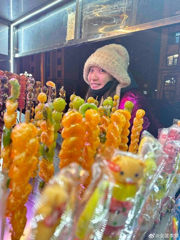 李夢曬照:又到了一個欣欣向榮的季節(jié) 我們一起越來越好