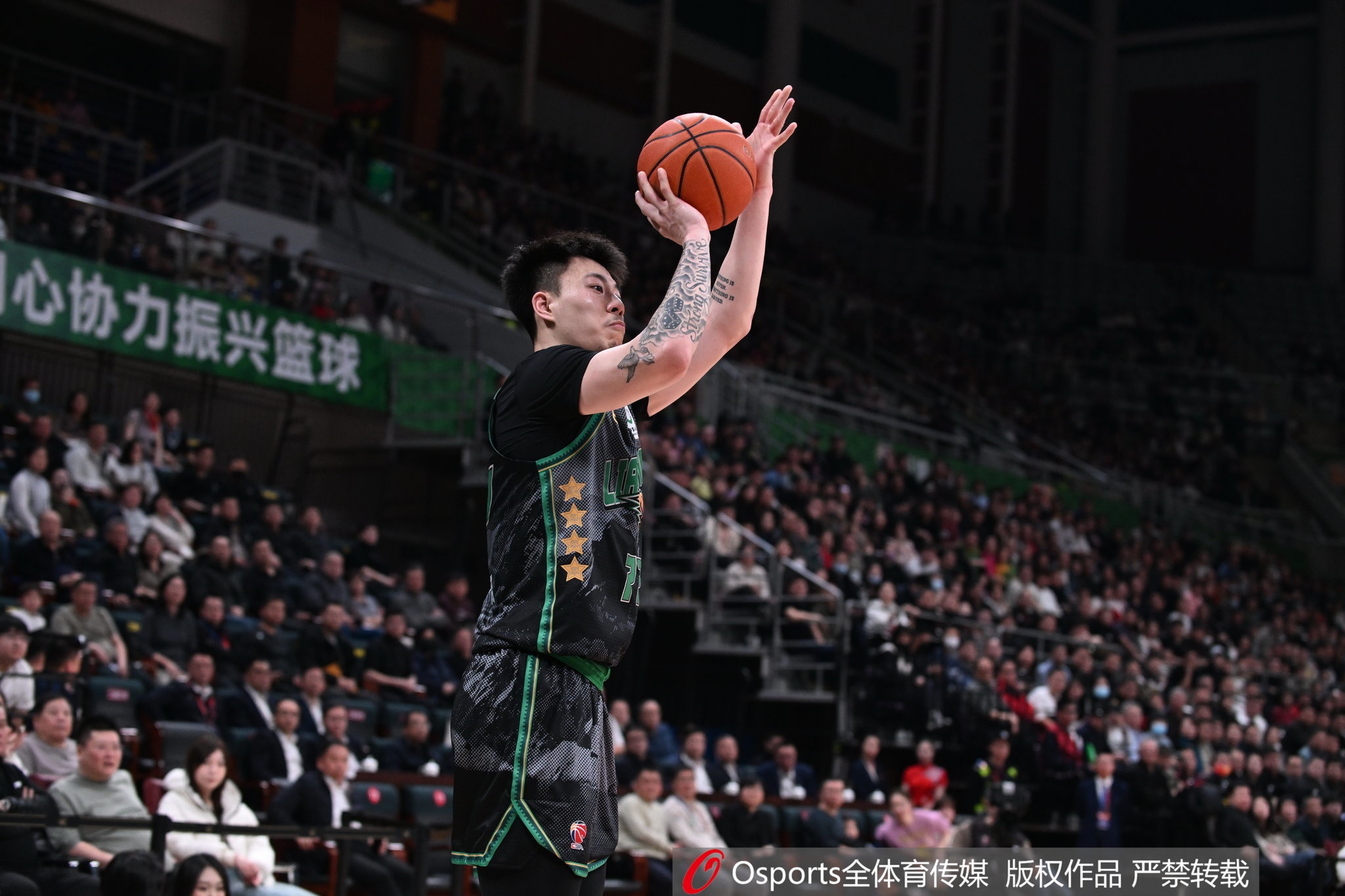 中規(guī)中矩！張鎮(zhèn)麟13中5拿到10分7板4助1斷 6失誤略多